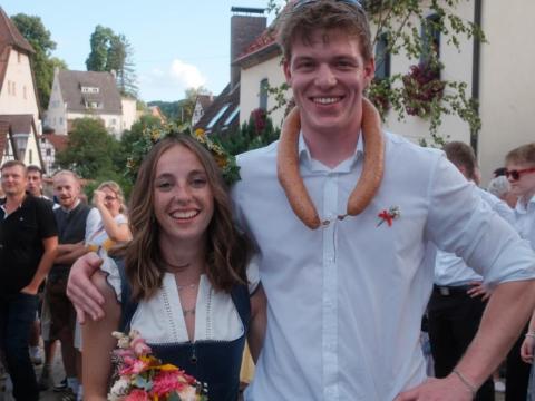 Zwei Kirwaleute nach dem Austanzen