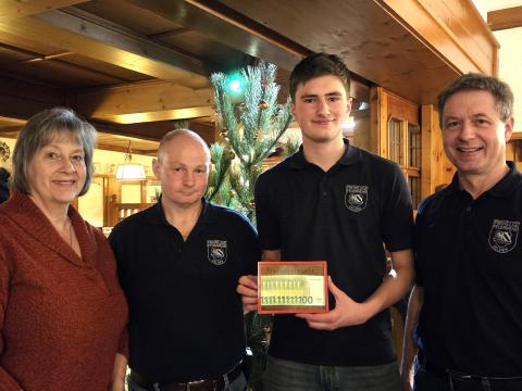 Gruppenbild von der Spendenübergabe