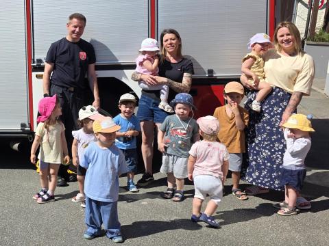 Gruppenfoto Grashüpfergruppe bei der Feuerwehr