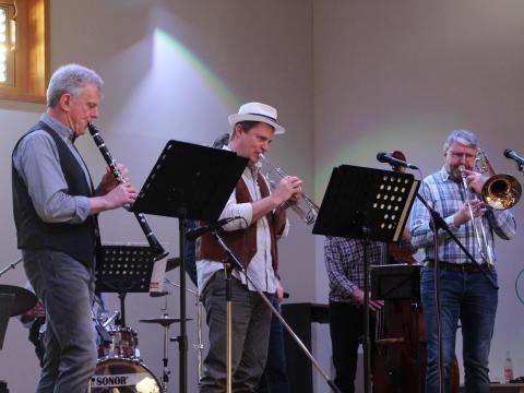 Vier Musiker in Aktion