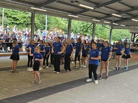 Tanzgruppe Dance4Fun beim Auftritt