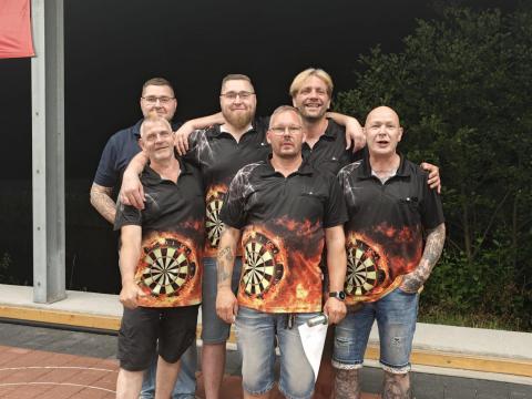 Gruppe von Männern DC Talentlos